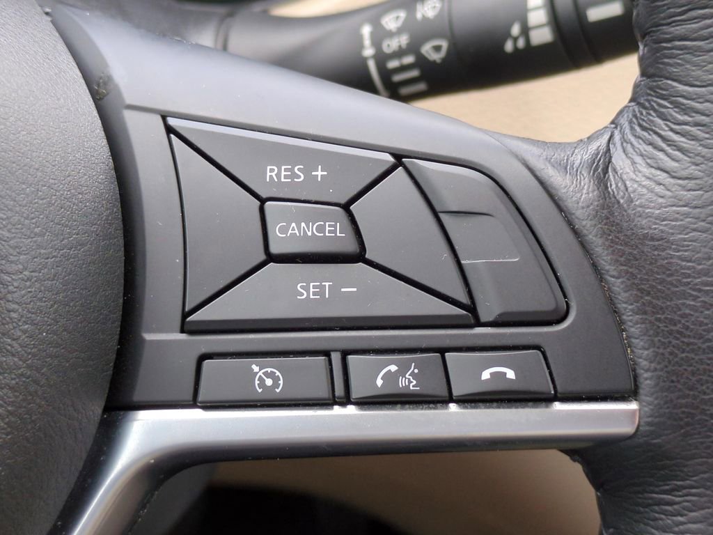 Used 2017 Nissan Rogue SL w/ SL Premium Package image 24