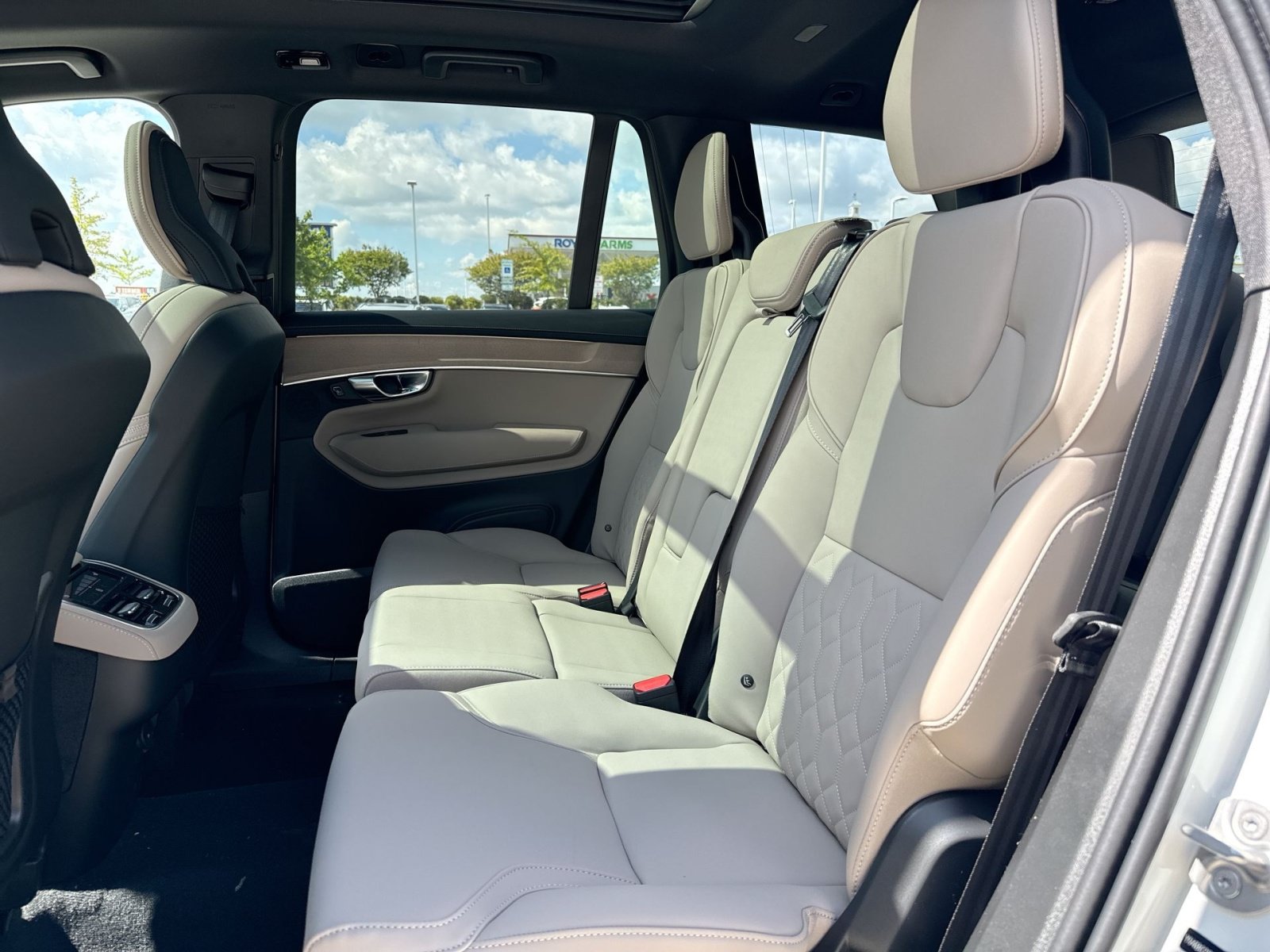 New 2026 Volvo XC90 B6 Plus w/ Protection Package Premier AWD/4WD image 25