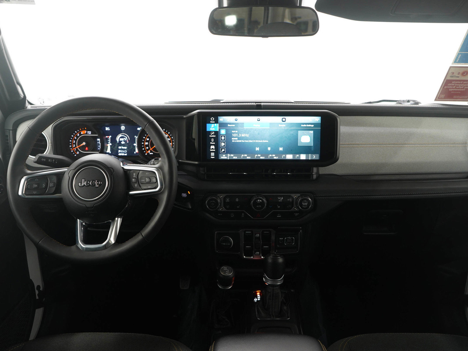 Used 2024 Jeep Wrangler Sahara image 15