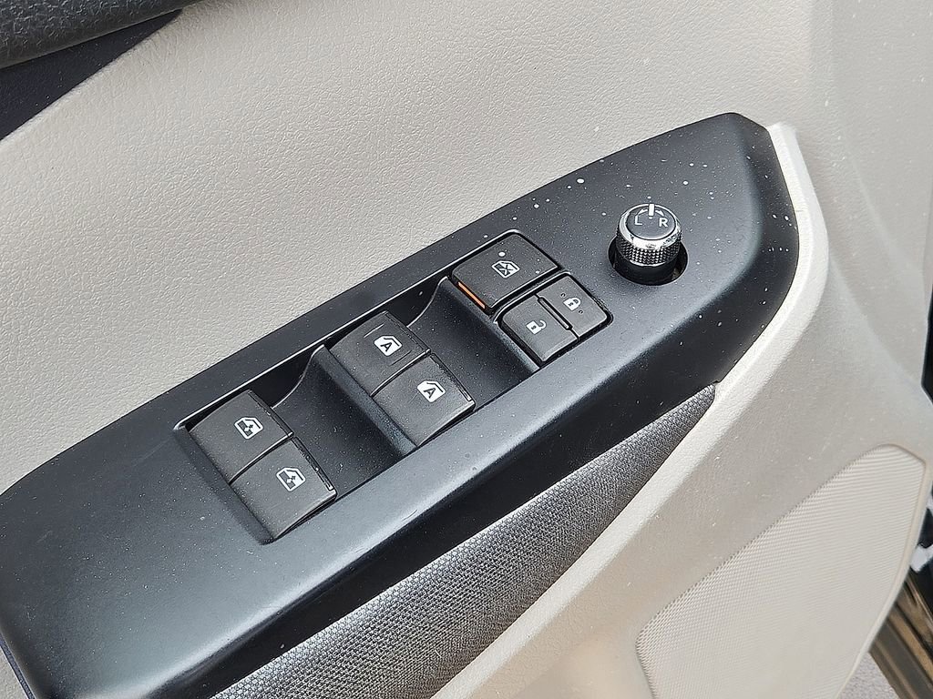 Used 2019 Toyota Highlander LE FWD image 20