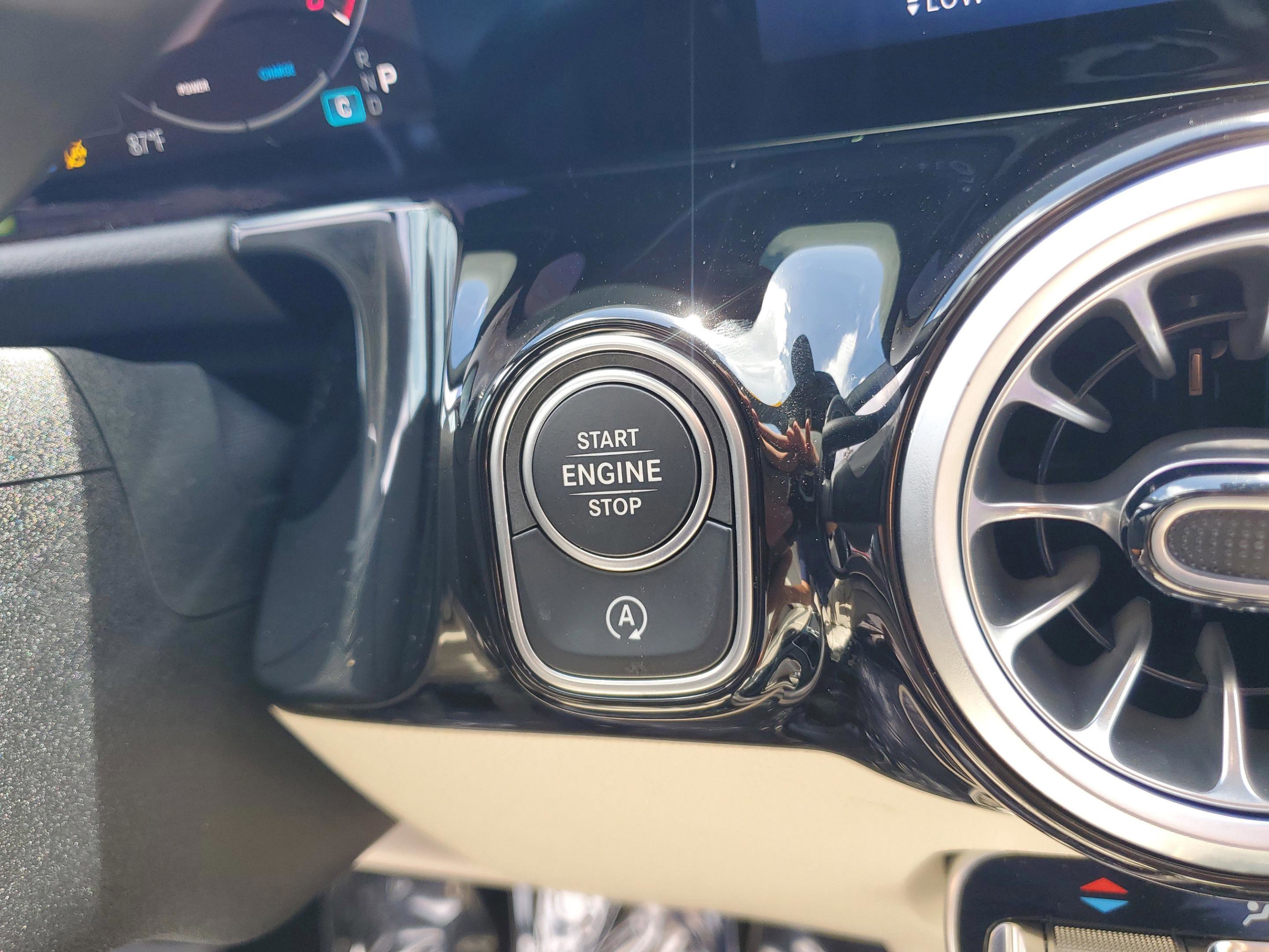 Used 2025 Mercedes-Benz GLA 250 image 9