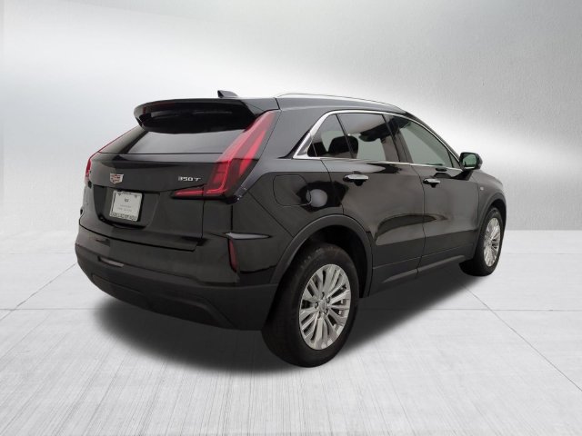 Certified 2024 Cadillac XT4 Luxury w/ Cold Weather Package AWD/4WD image 5