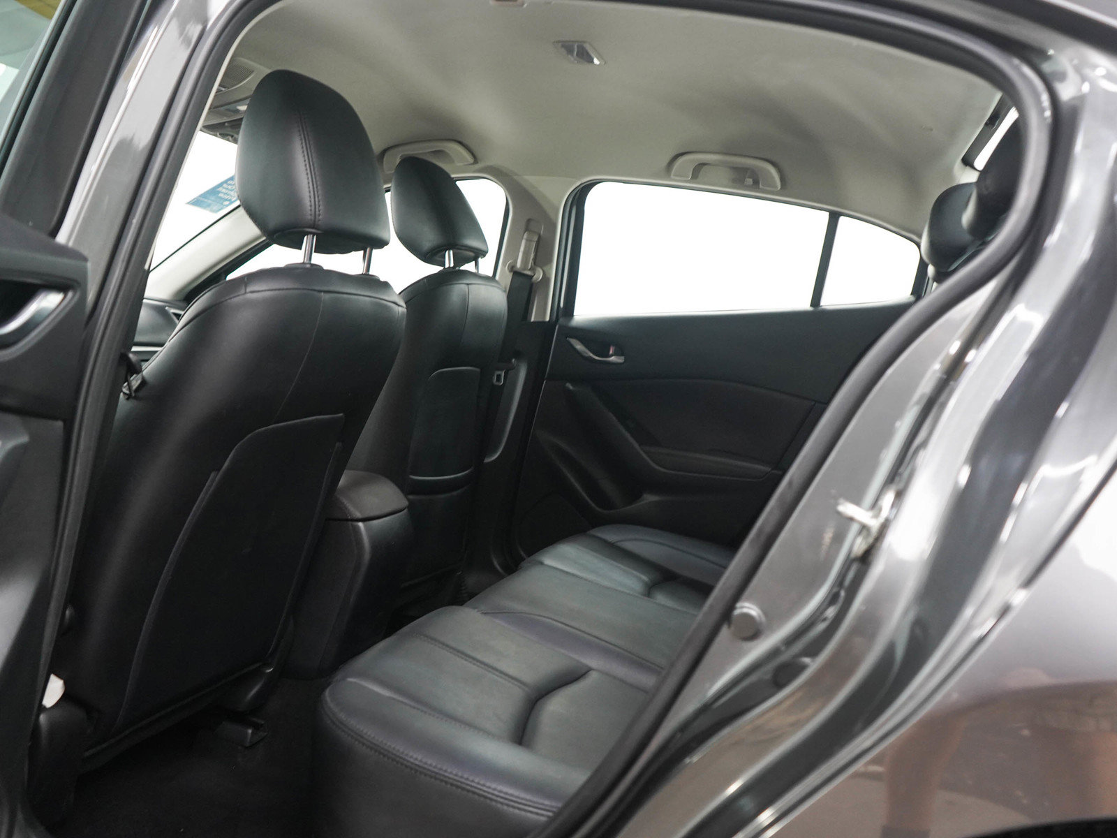 Used 2018 MAZDA MAZDA3 Touring FWD image 16