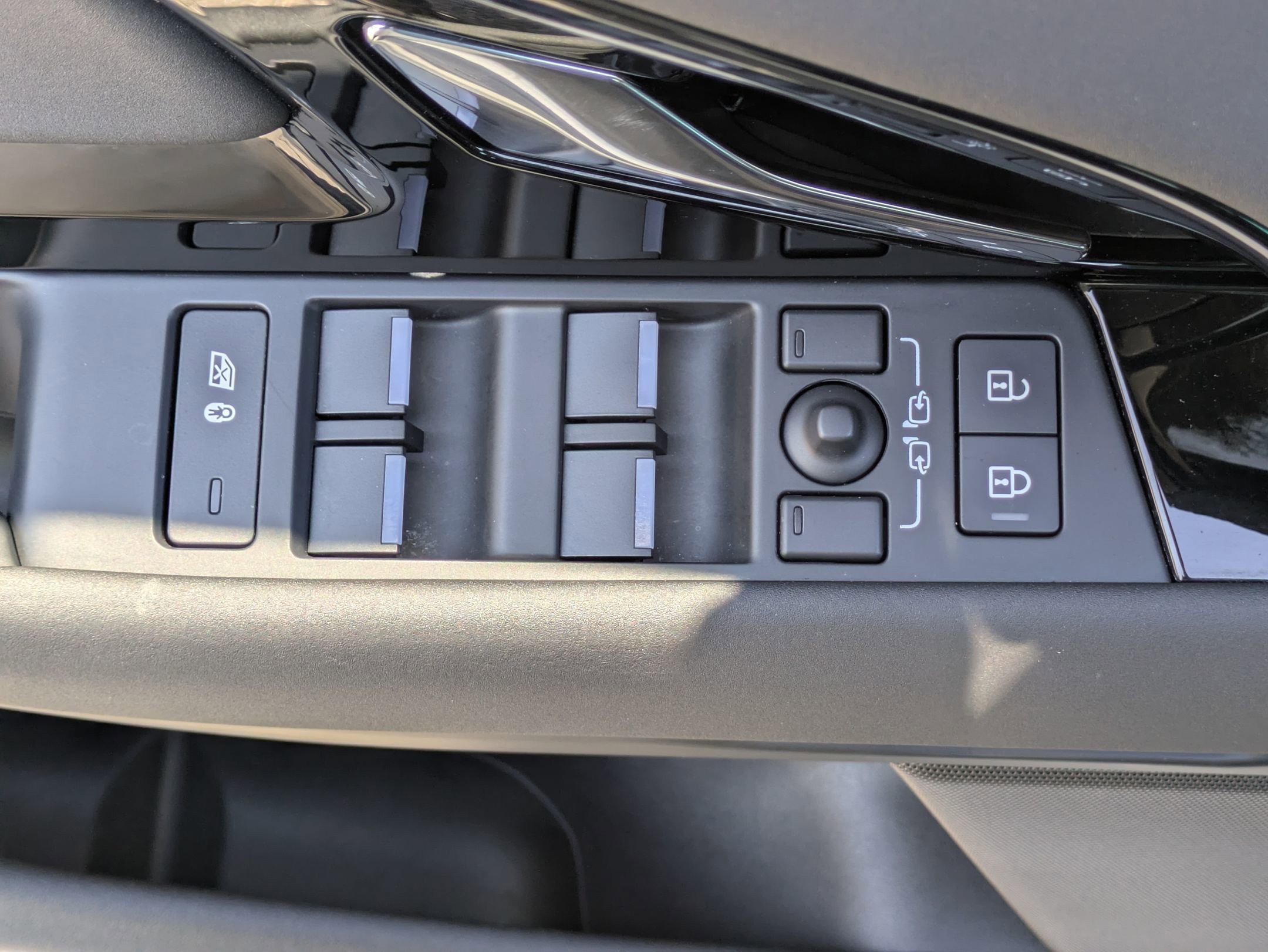 Certified 2025 Land Rover Range Rover Evoque Dynamic SE image 21