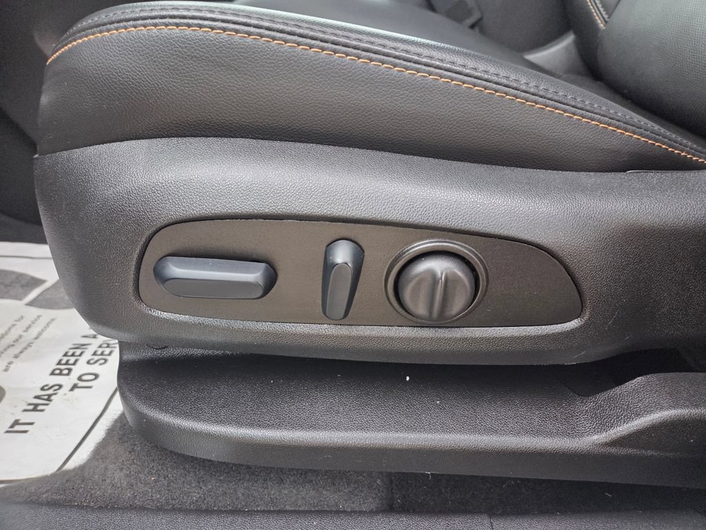 Used 2023 Chevrolet Equinox Premier AWD/4WD image 17