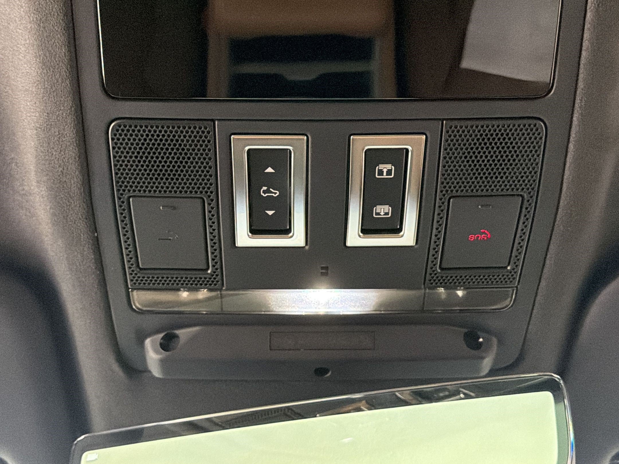 New 2026 Land Rover Defender 110 X AWD/4WD image 33