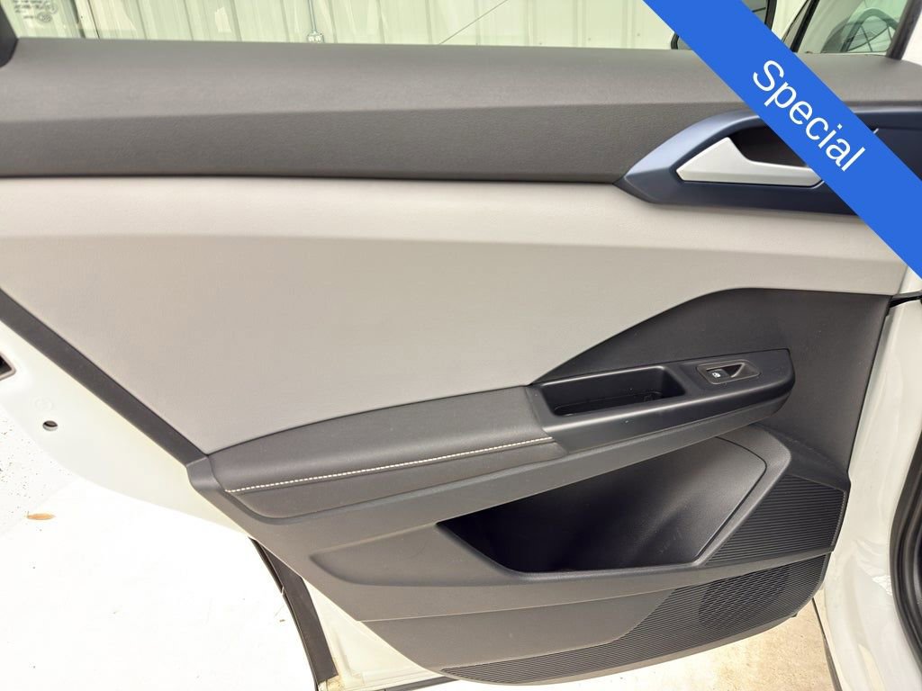 Used 2024 Volkswagen Taos SE image 14