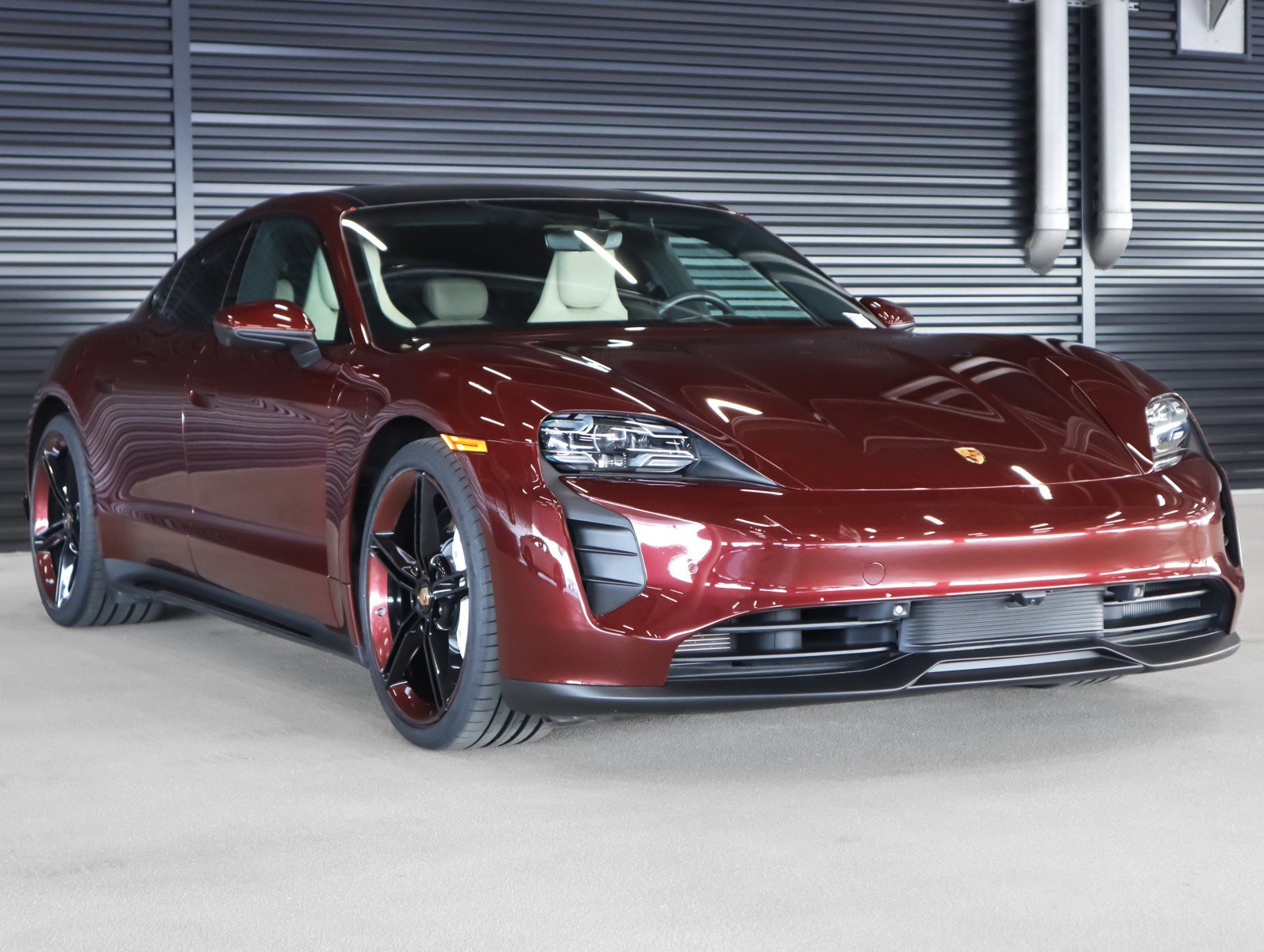 Used 2022 Porsche Taycan image 7