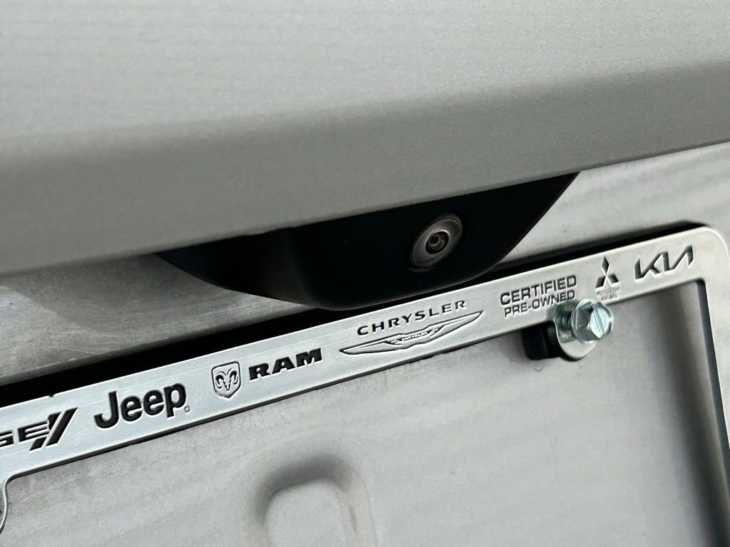 Used 2023 Jeep Grand Cherokee L Laredo image 10