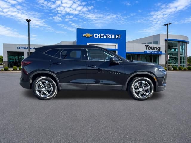 Used 2025 Chevrolet Blazer LT w/ Convenience Package AWD/4WD image 8