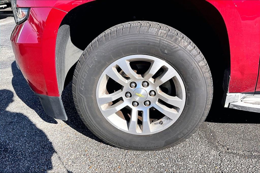 Used 2015 Chevrolet Suburban LT image 4