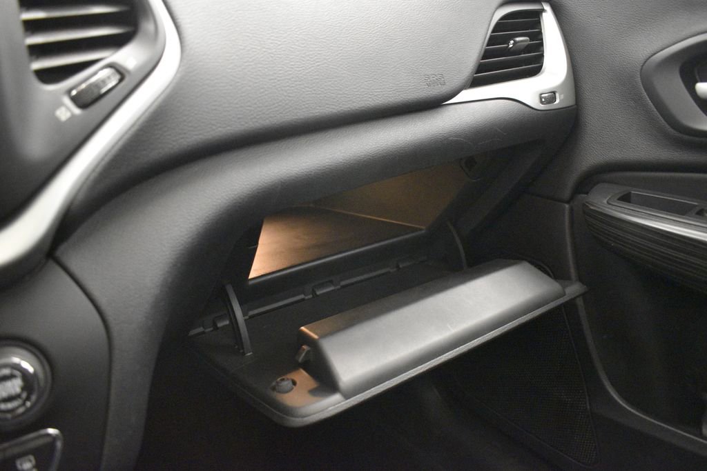 Certified 2016 Jeep Cherokee Trailhawk w/ Comfort/Convenience Group image 44