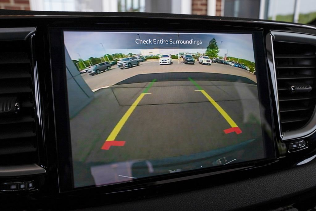 Used 2025 Chrysler Pacifica Select image 14