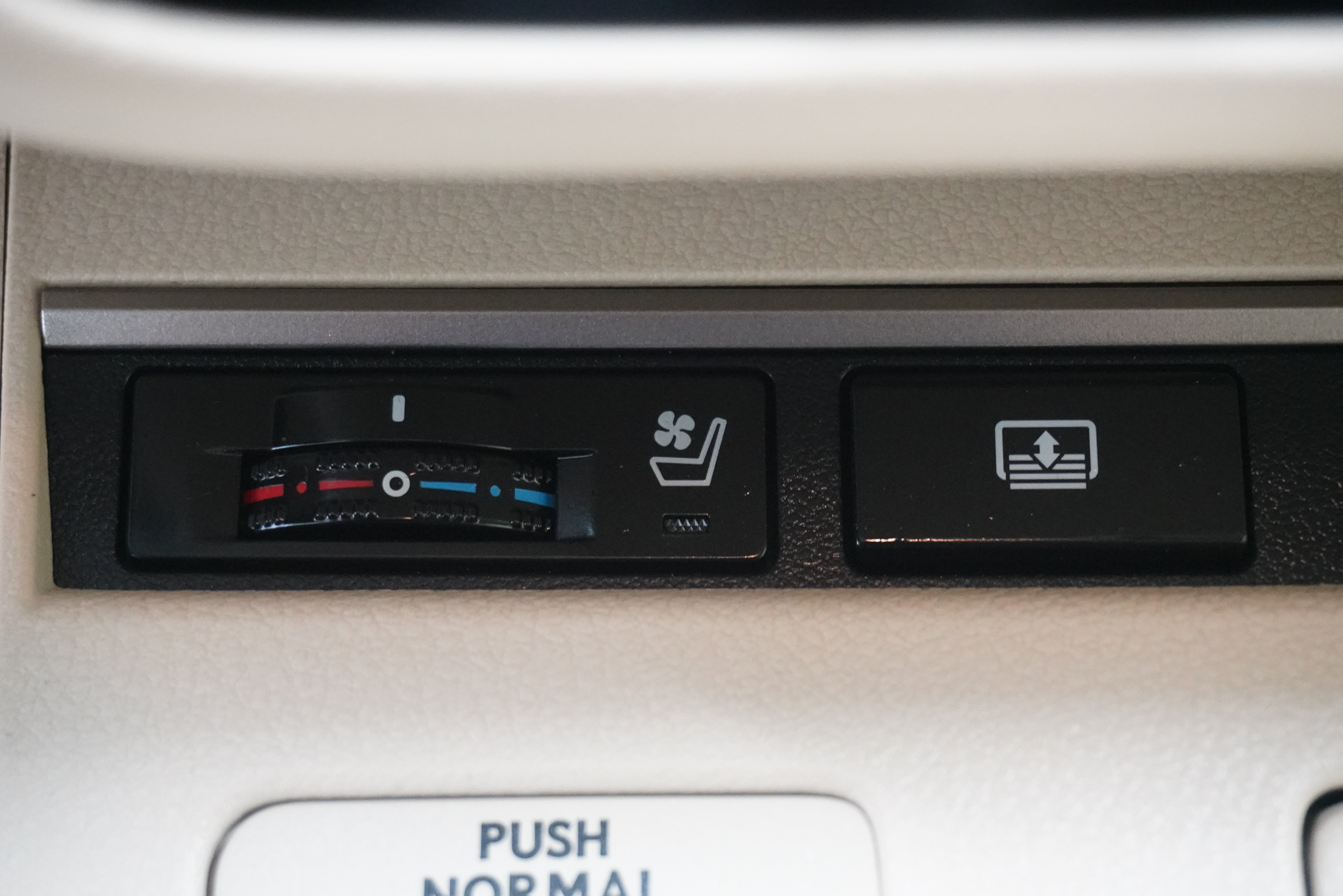 Used 2013 Lexus ES 350 w/ Luxury Pkg FWD image 20