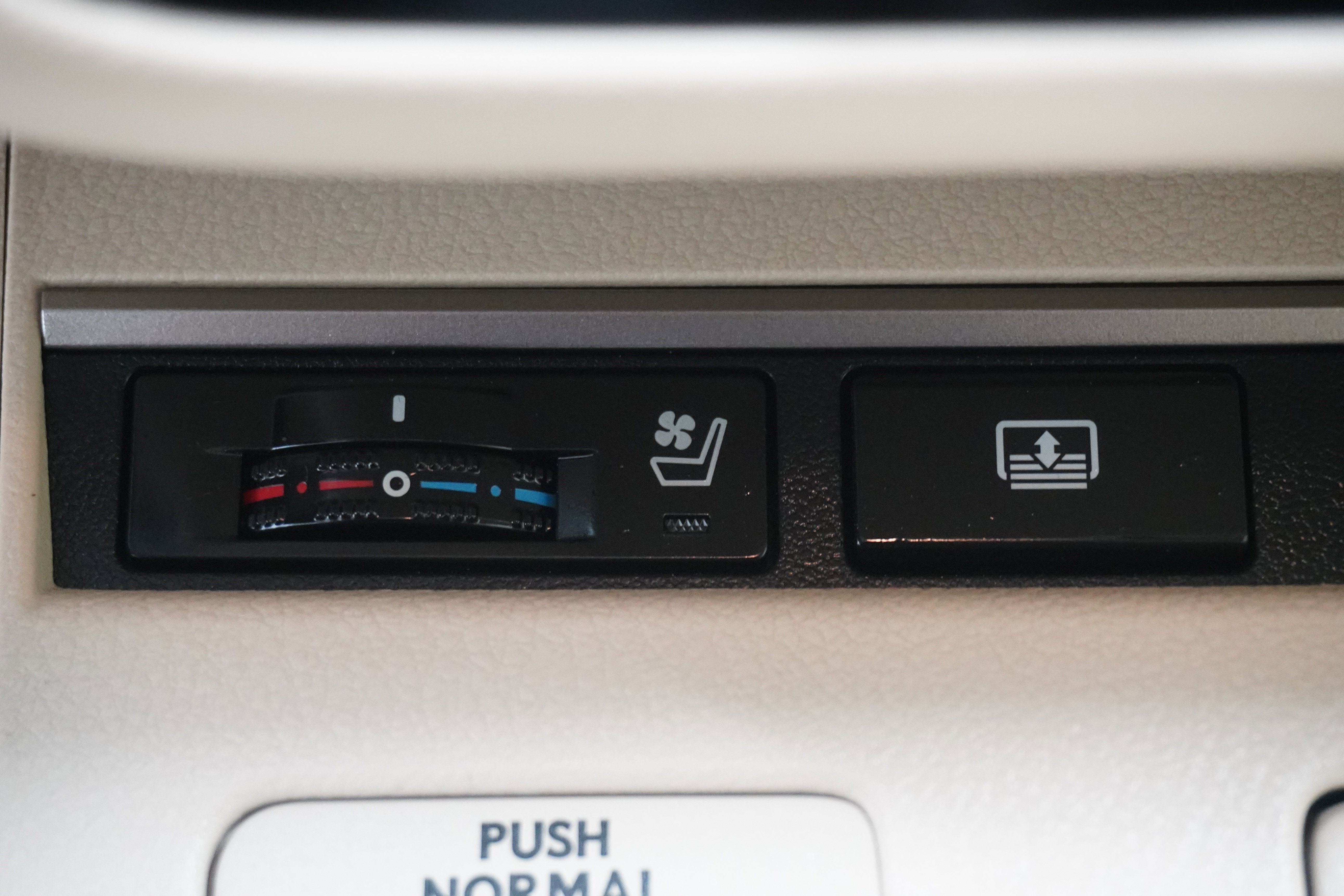 Used 2013 Lexus ES 350 w/ Luxury Pkg FWD image 20