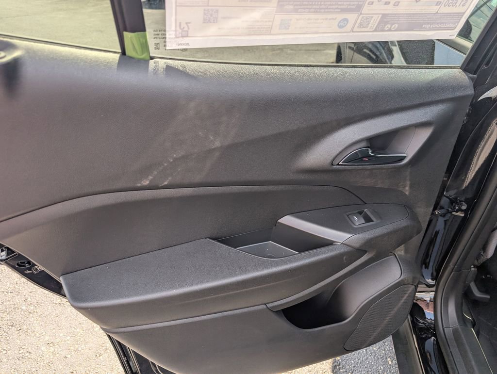 New 2026 Chevrolet Trax RS w/ Sunroof Package FWD image 10