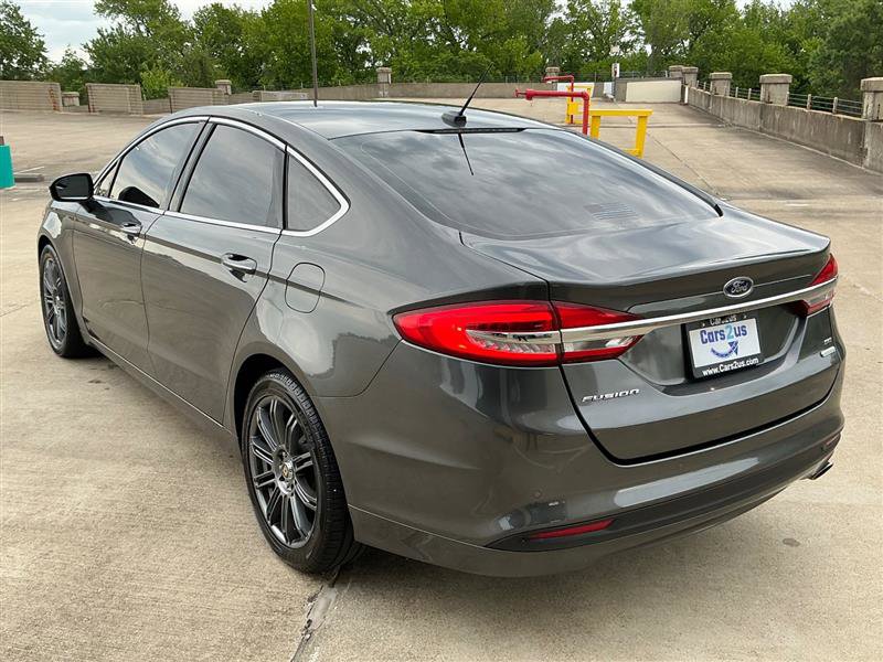 Used 2017 Ford Fusion SE w/ Fusion SE Technology Package FWD image 4