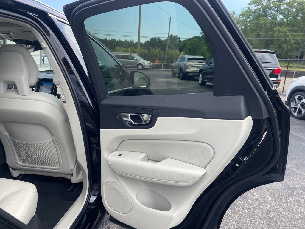 Used 2018 Volvo XC60 T5 Momentum AWD/4WD image 19