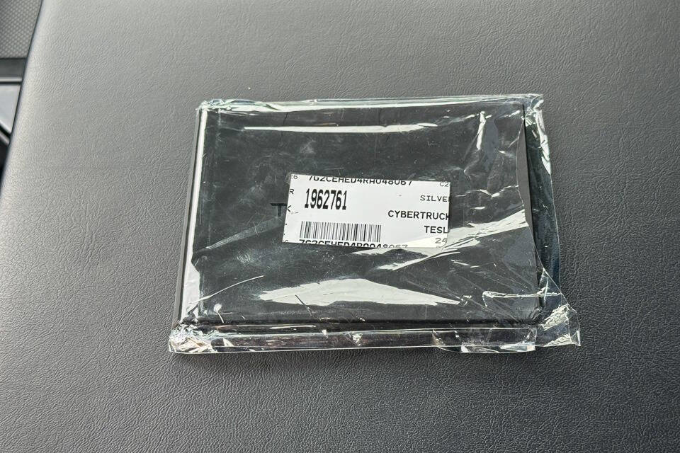 Used 2024 Tesla Cybertruck AWD Crew Cab image 30