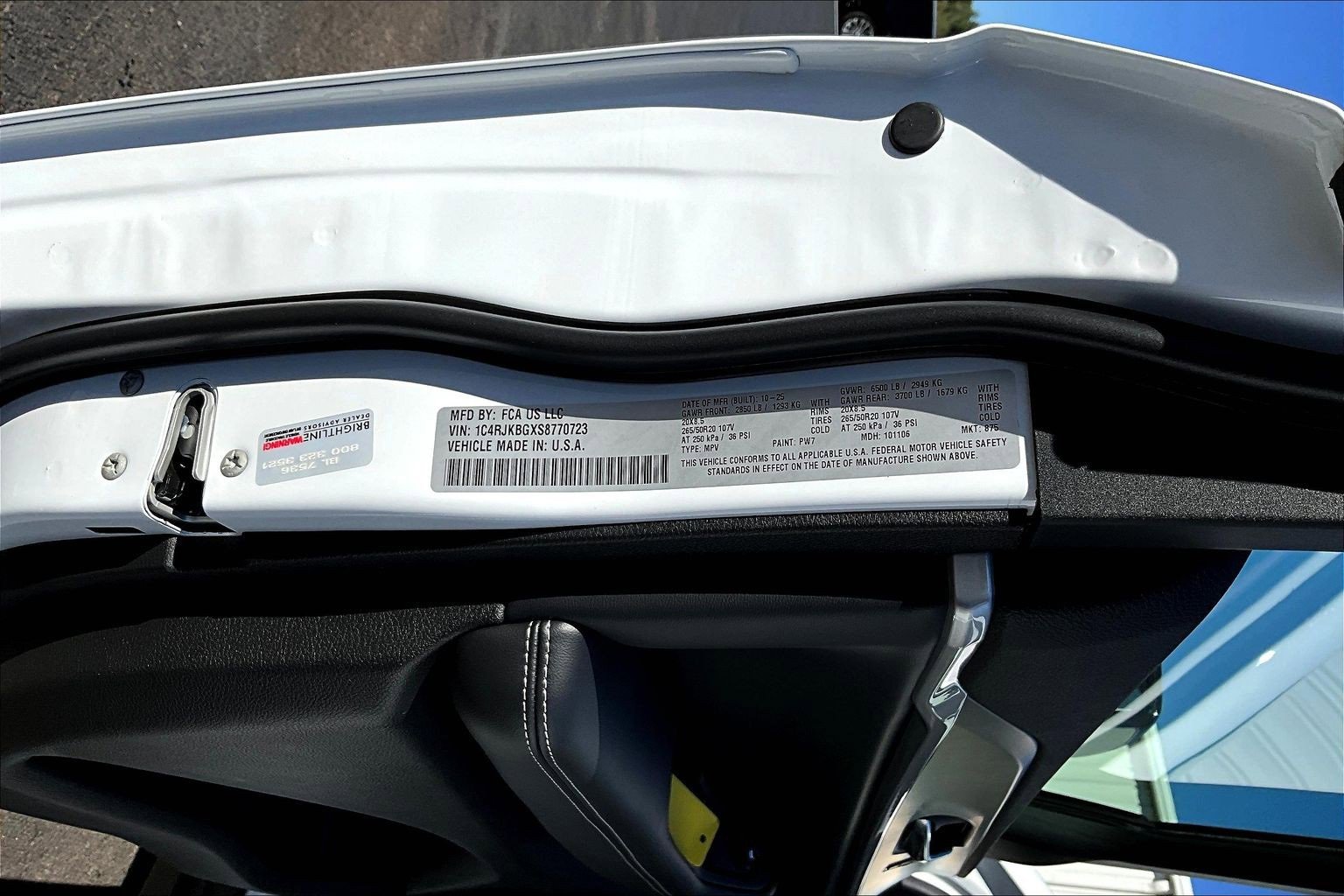 New 2025 Jeep Grand Cherokee L Limited w/ Black Appearance Package image 8