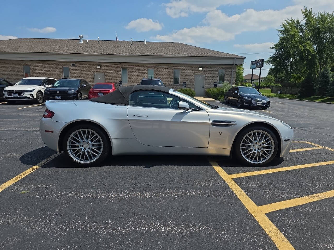 Used 2009 Aston Martin V8 Vantage Roadster RWD image 5
