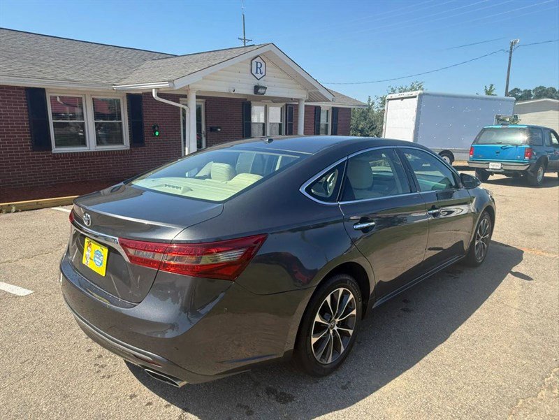 Used 2016 Toyota Avalon XLE FWD image 13