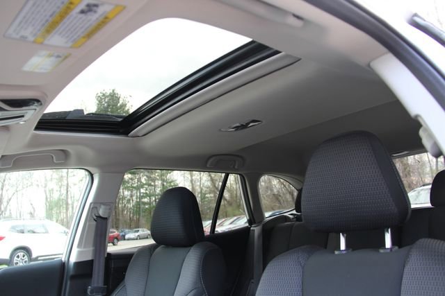 Used 2022 Subaru Outback Premium image 17