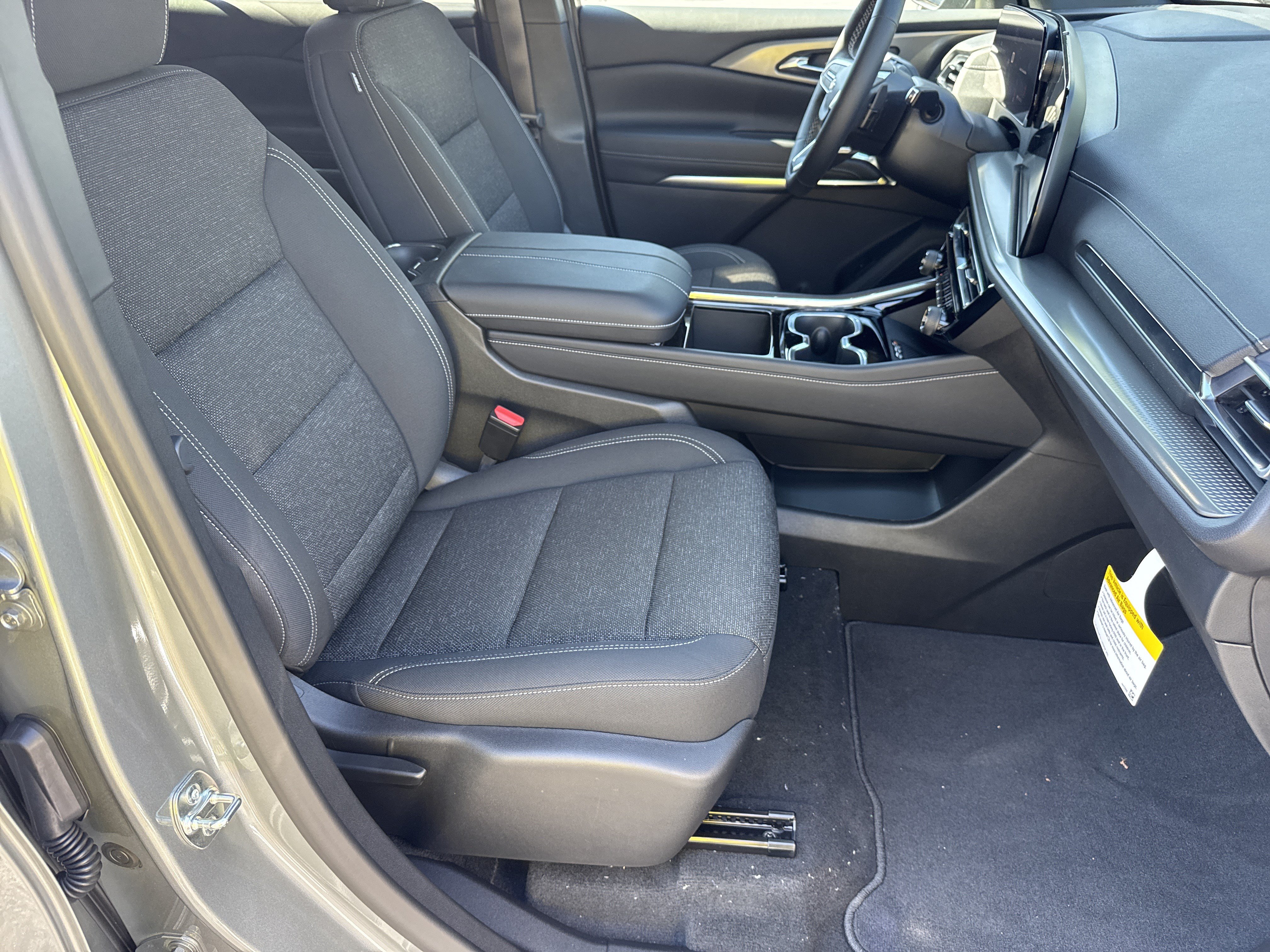 New 2027 Chevrolet Traverse LT FWD image 12