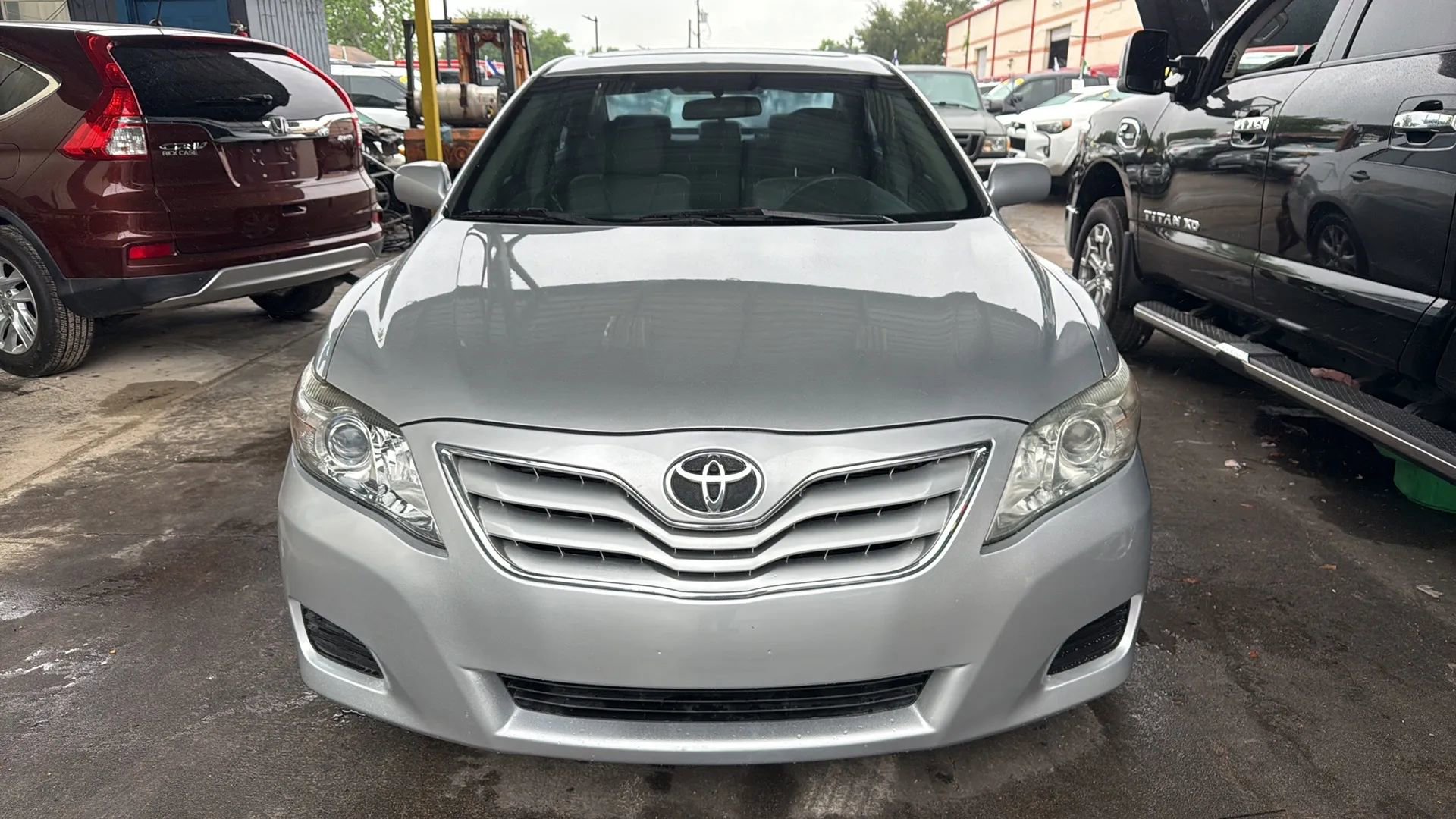 Used 2011 Toyota Camry LE w/ LE Extra-Value Pkg FWD image 2