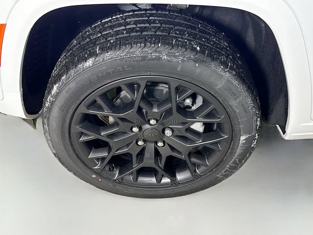 New 2025 Jeep Grand Cherokee Summit w/ Obsidian Package image 31