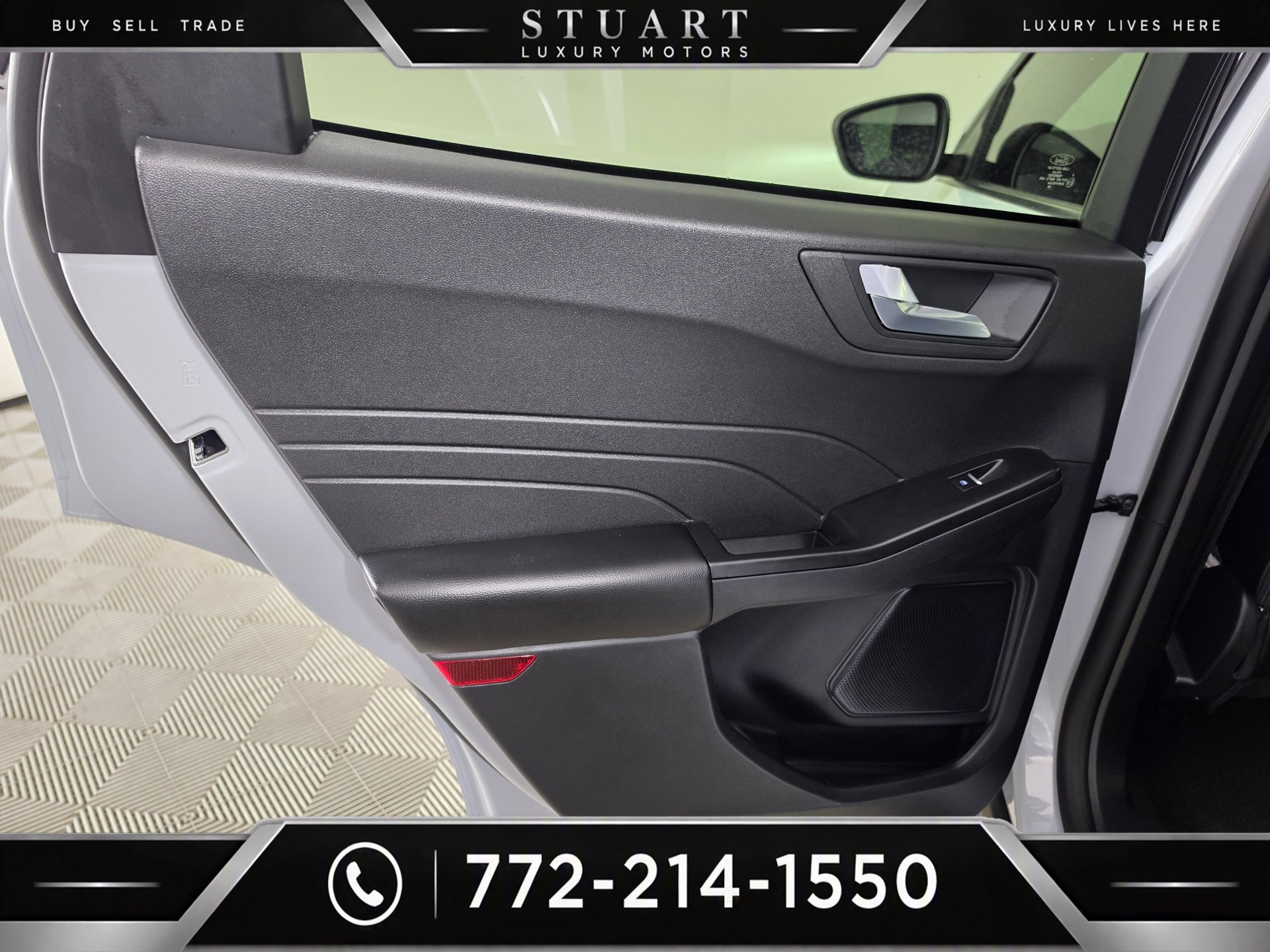 Used 2025 Ford Escape ST-Line w/ Equipment Group 301A FWD image 26