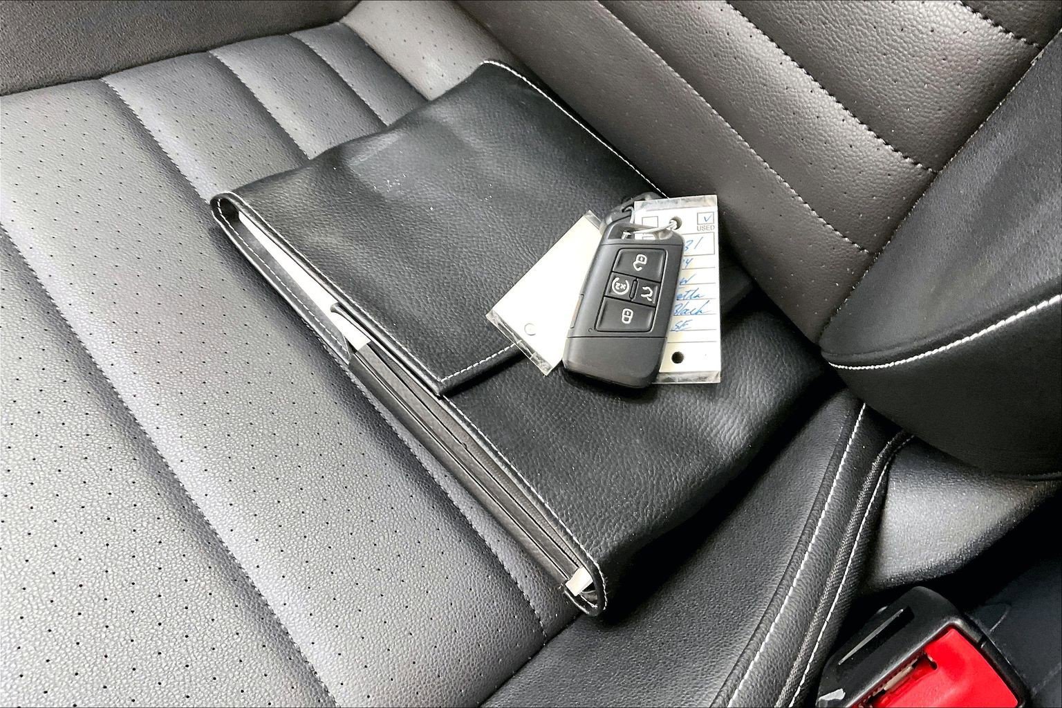 Certified 2024 Volkswagen Jetta SE w/ Panoramic Sunroof Package image 11