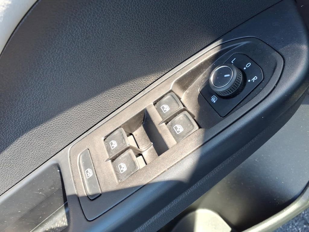 Used 2025 Volkswagen Taos SE AWD/4WD image 17