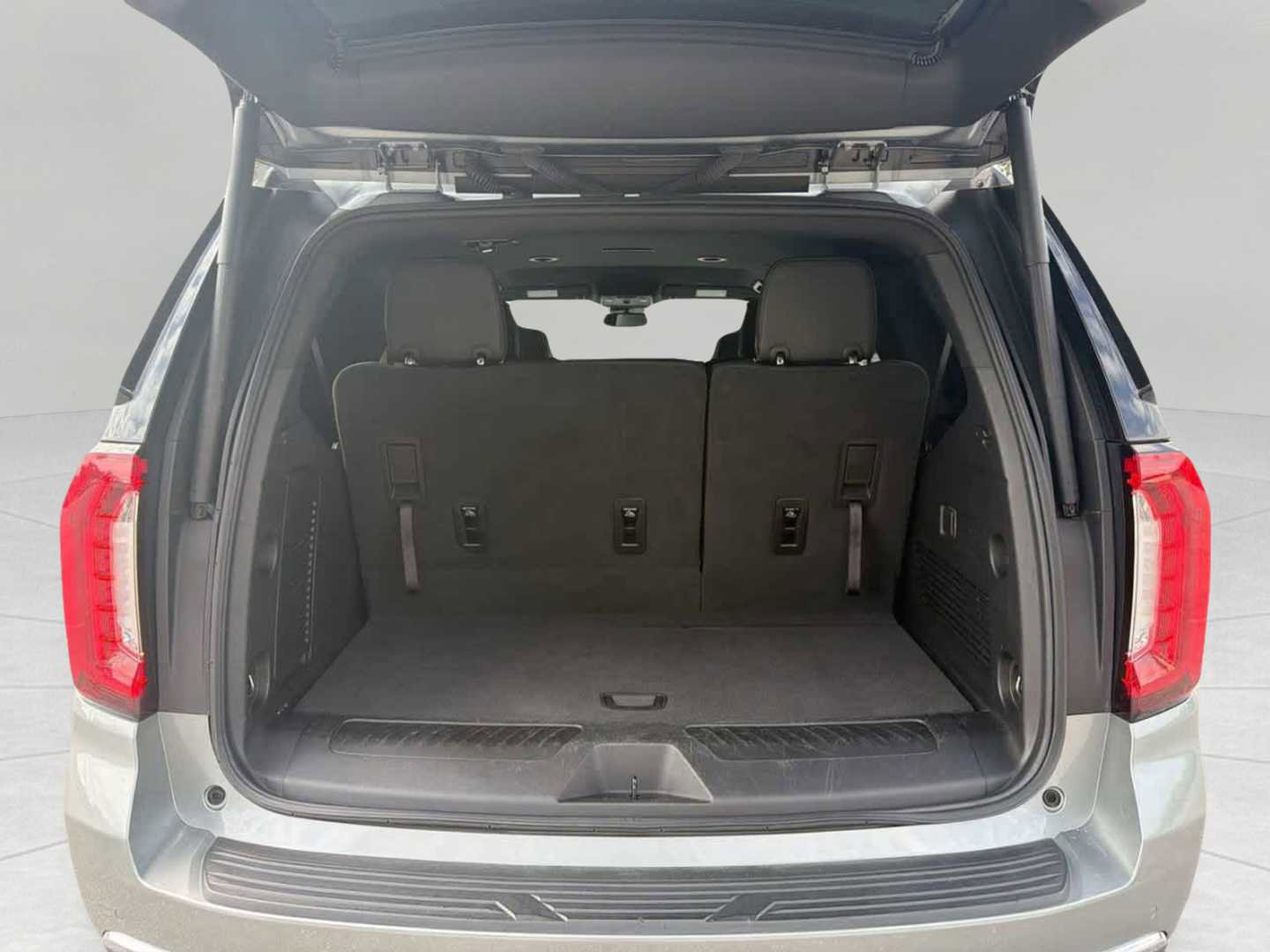 Used 2024 GMC Yukon SLT image 7