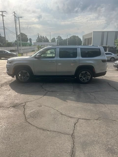 Used 2024 Jeep Wagoneer 4WD w/ Premium Group I image 11
