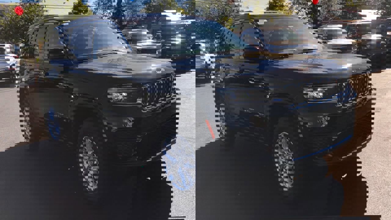 New 2025 Jeep Grand Cherokee Laredo X w/ Luxury Tech Group I image 2