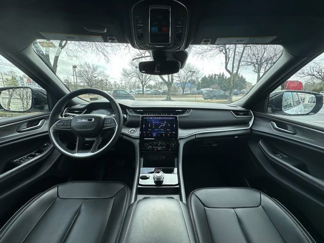 Used 2025 Jeep Grand Cherokee L Limited image 2