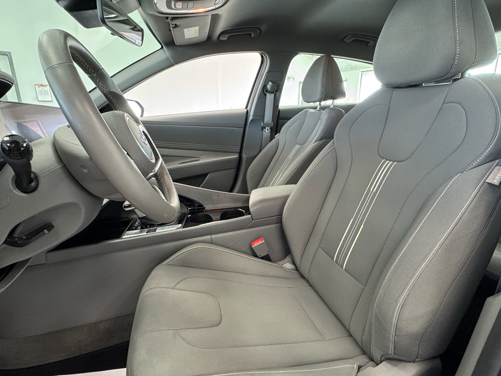 Used 2023 Hyundai Elantra SEL w/ Convenience Package image 14