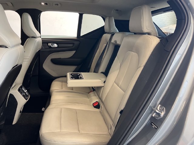 Used 2019 Volvo XC40 T5 Momentum AWD/4WD image 40
