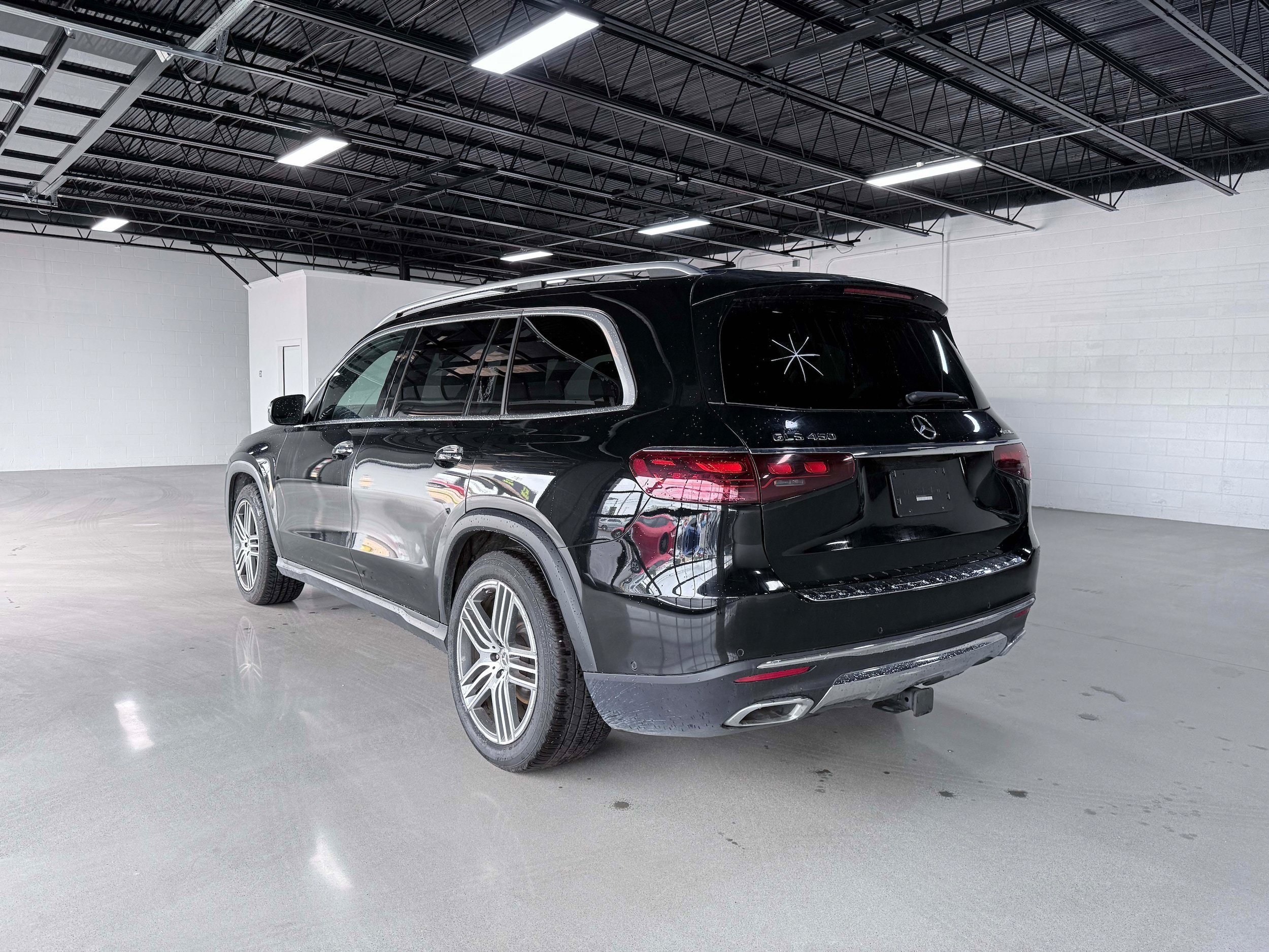 Used 2025 Mercedes-Benz GLS 450 4MATIC image 4