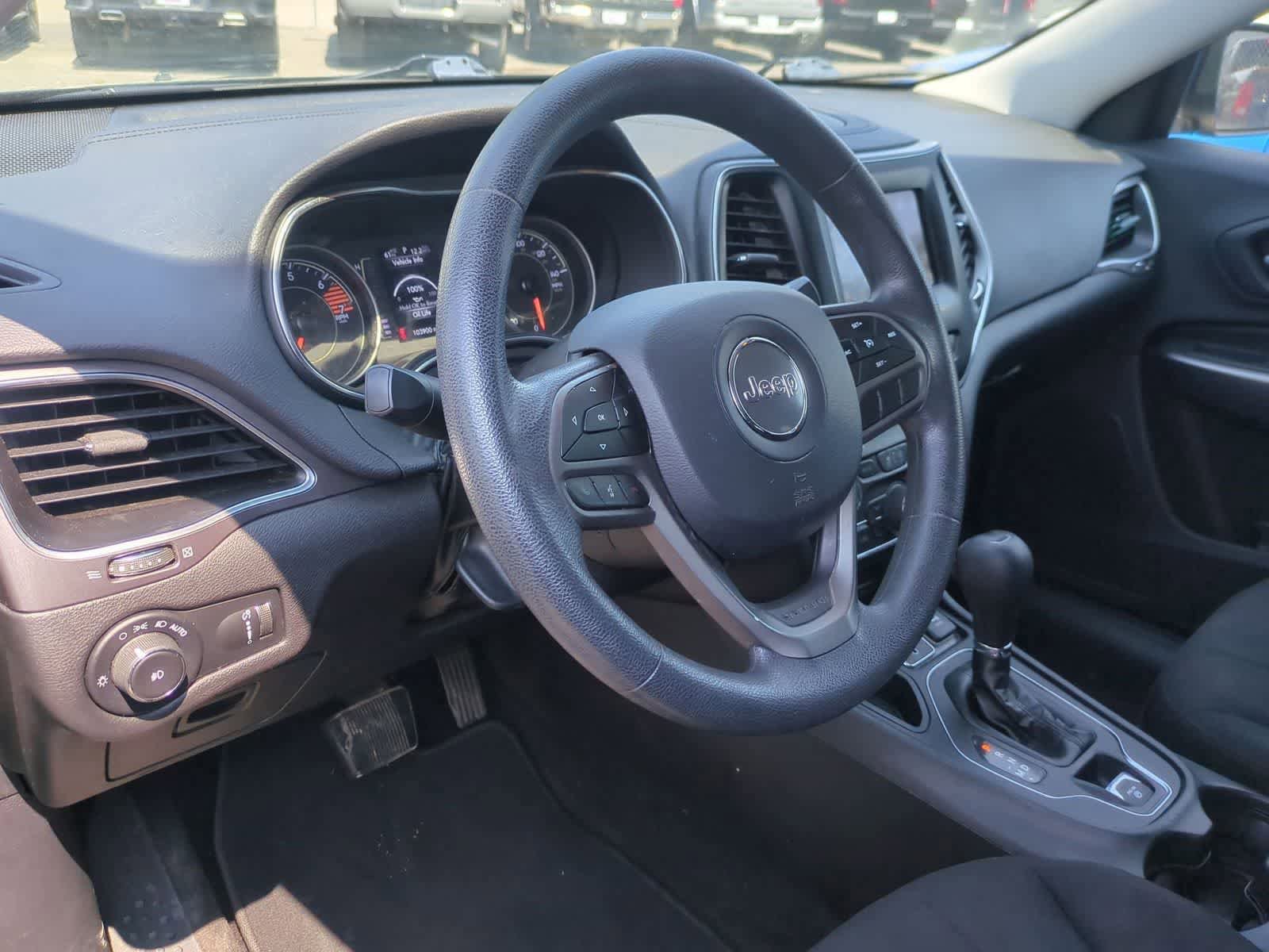 Used 2019 Jeep Cherokee Latitude w/ Popular Appearance Group image 10