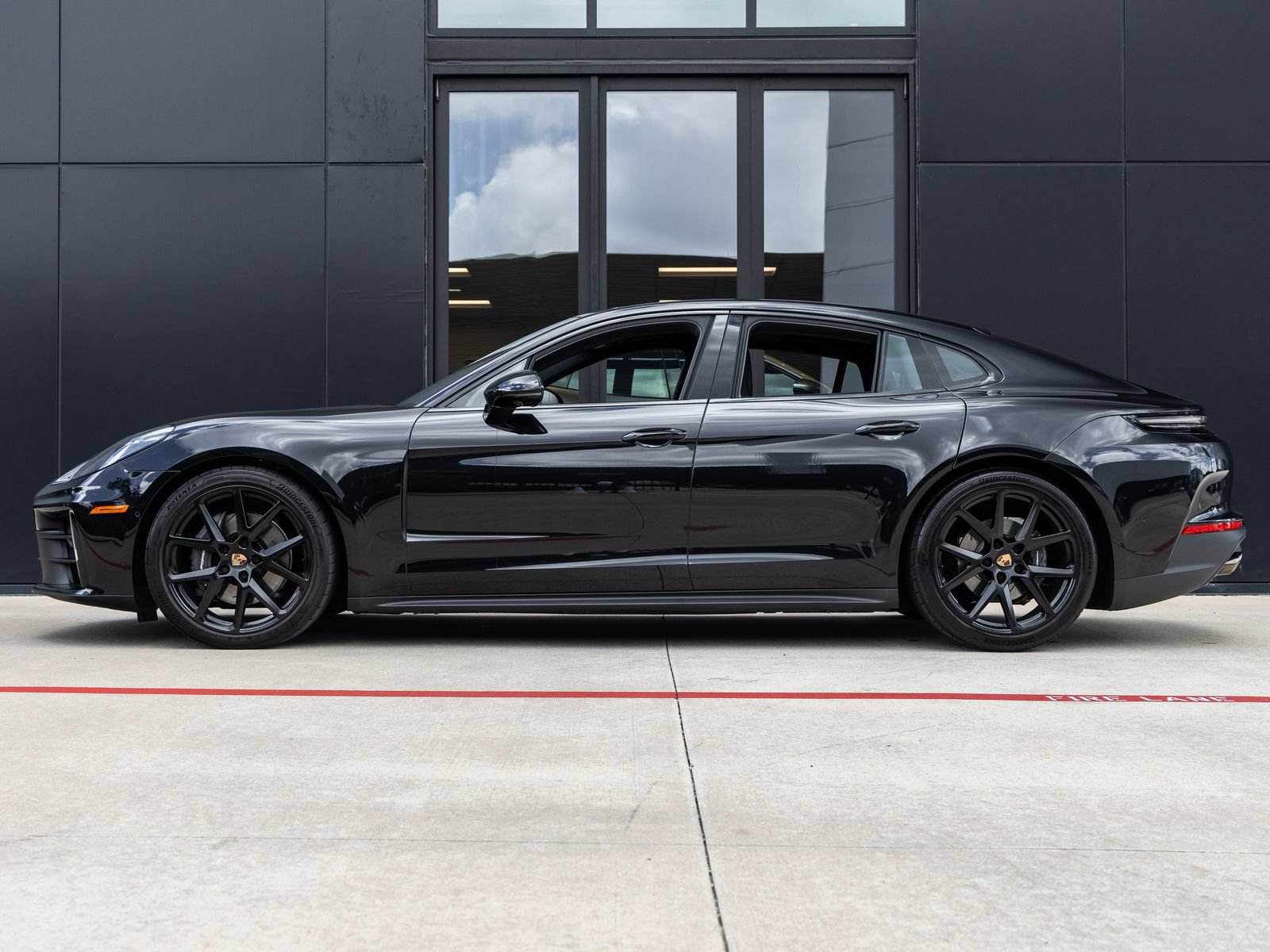 Certified 2025 Porsche Panamera image 2