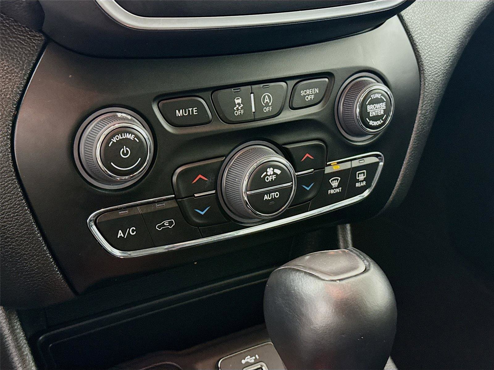 Used 2022 Jeep Cherokee Latitude Lux image 16