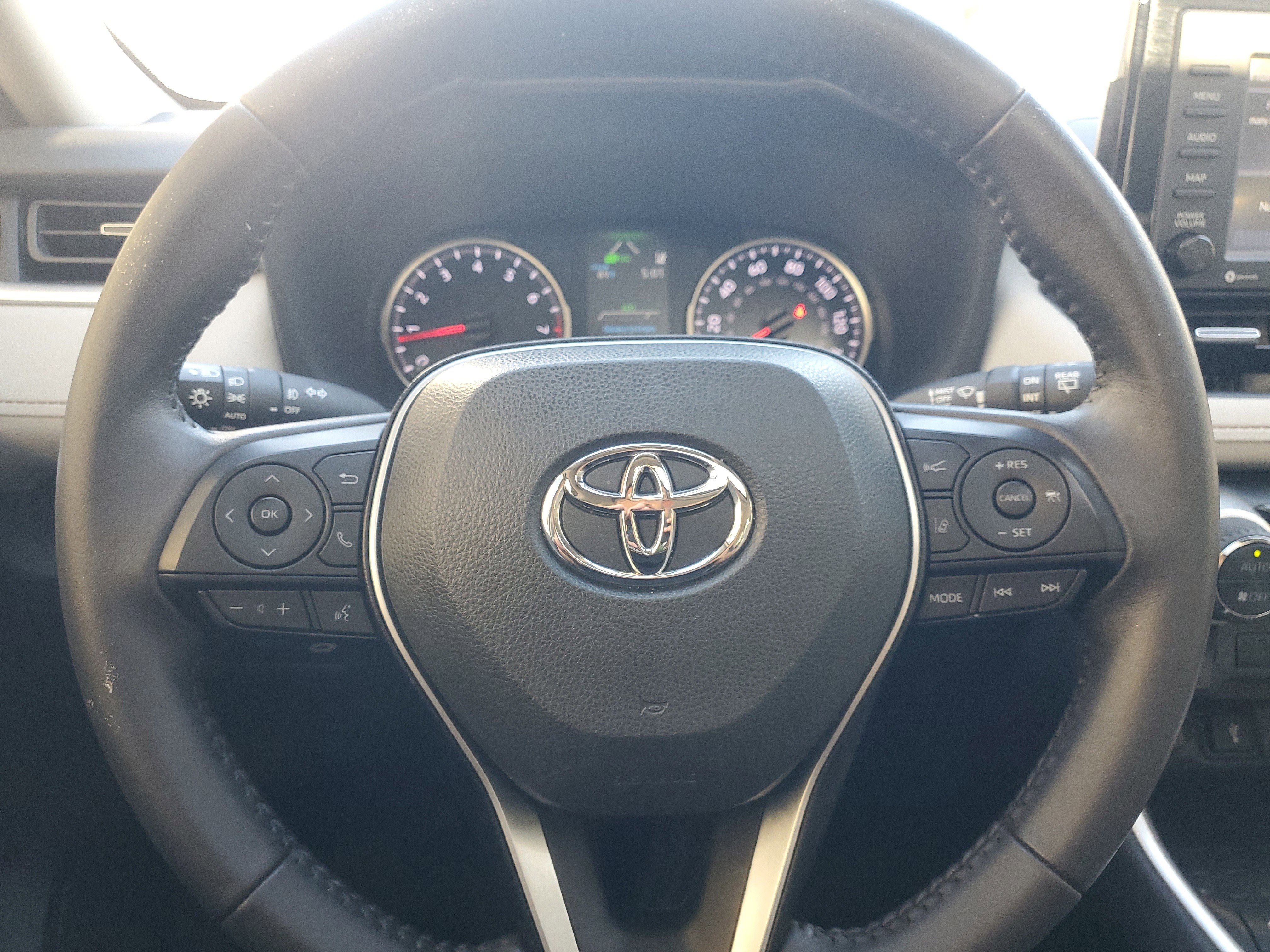 Used 2022 Toyota RAV4 XLE Premium image 24