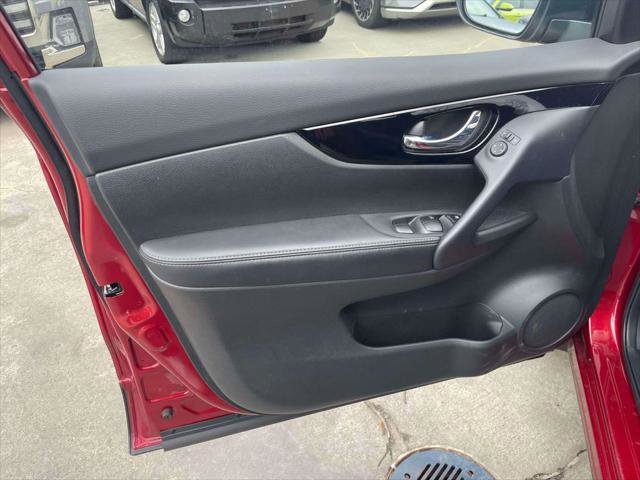 Used 2022 Nissan Rogue Sport SL image 16