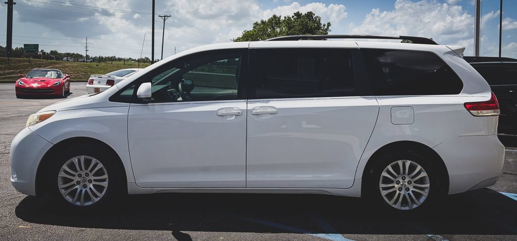 Used 2013 Toyota Sienna XLE FWD image 5