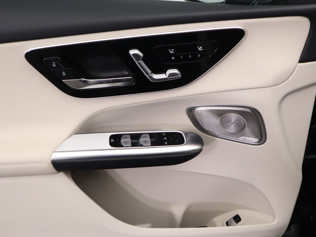 Used 2026 Mercedes-Benz GLC 300 4MATIC image 25