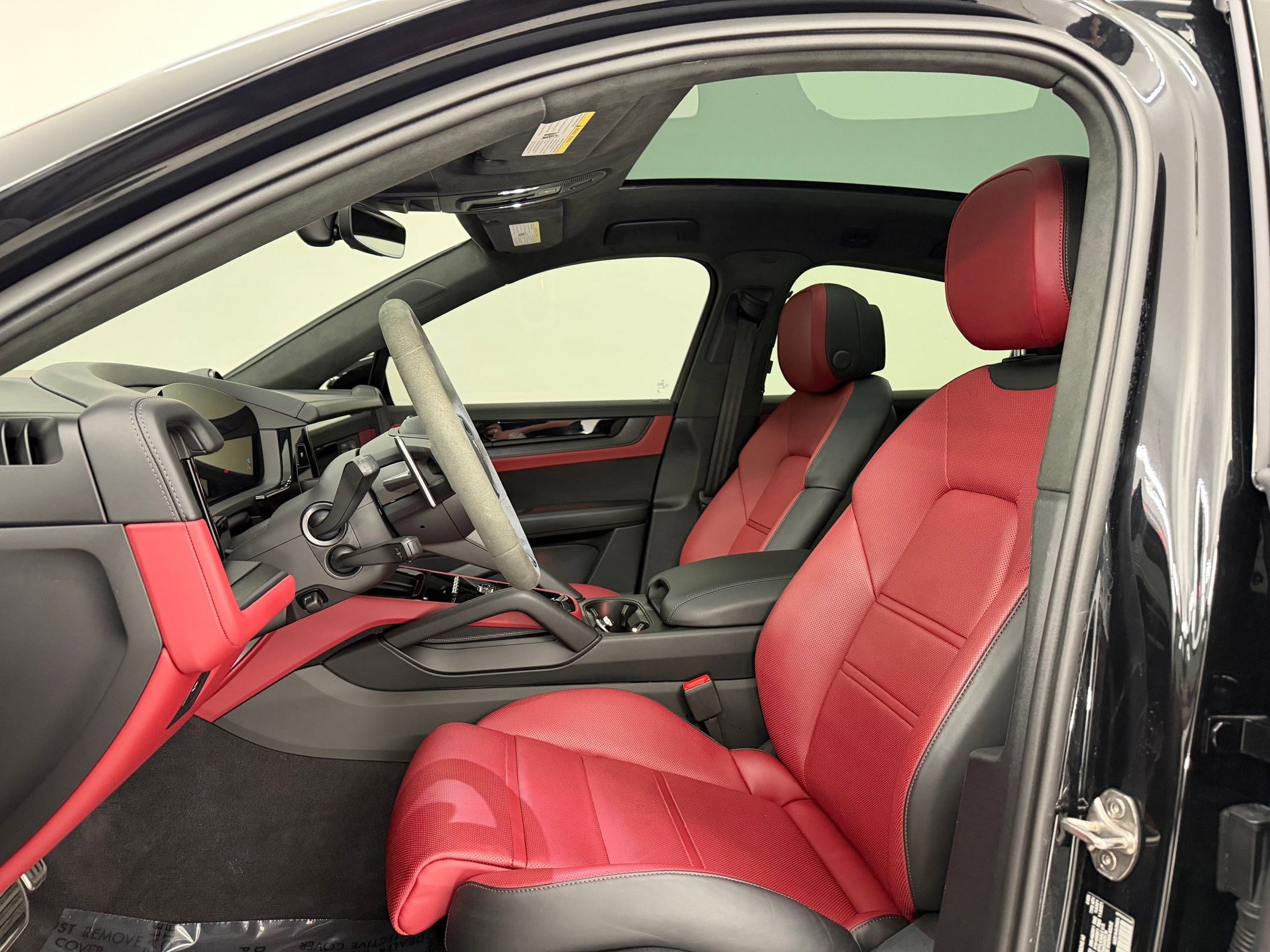 Certified 2025 Porsche Cayenne GTS AWD/4WD image 5