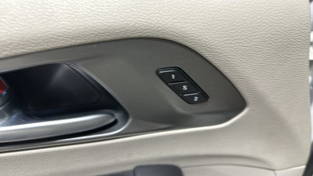 Used 2024 Chrysler Pacifica Touring-L FWD image 21