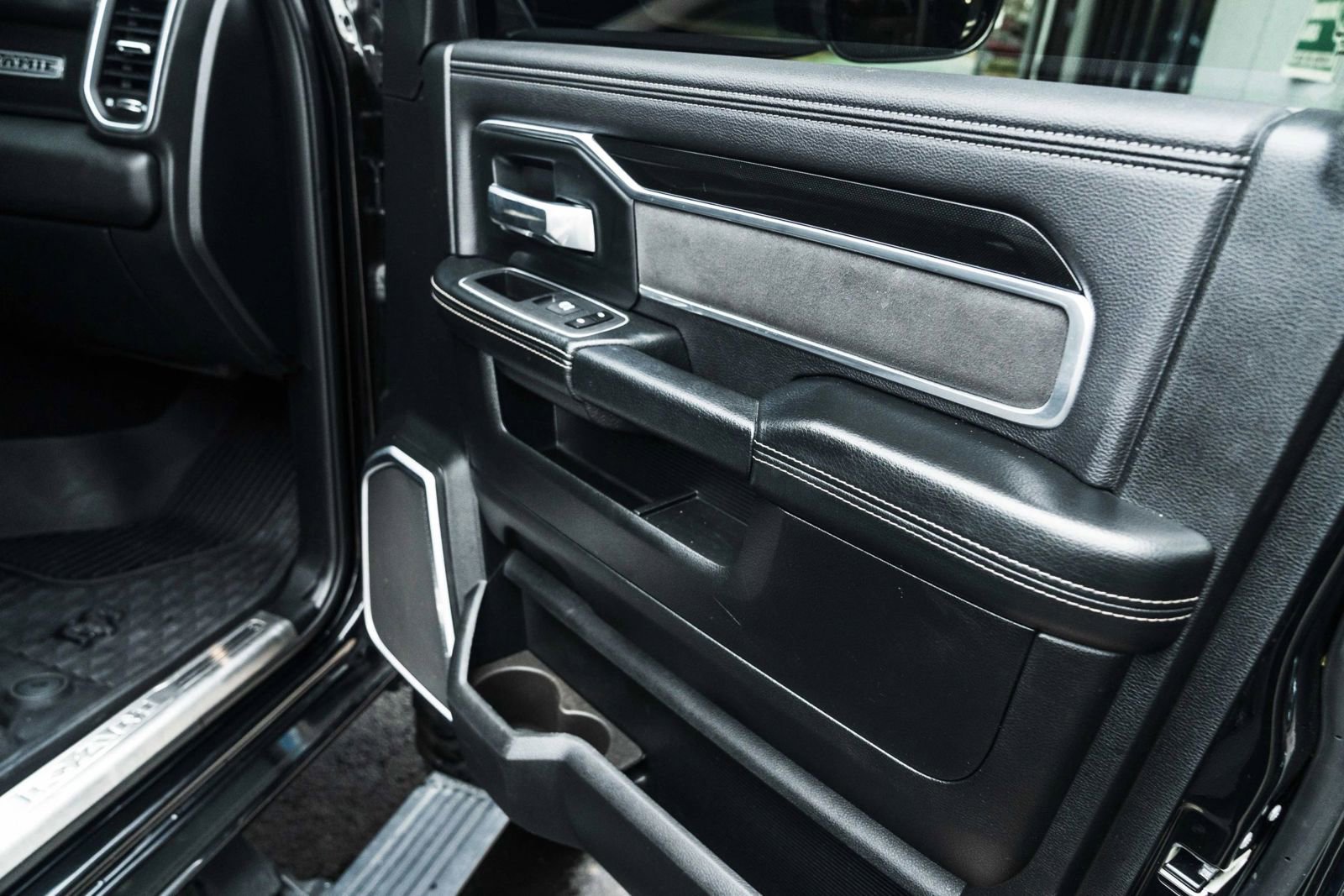 Used 2019 RAM 3500 Laramie AWD/4WD image 26
